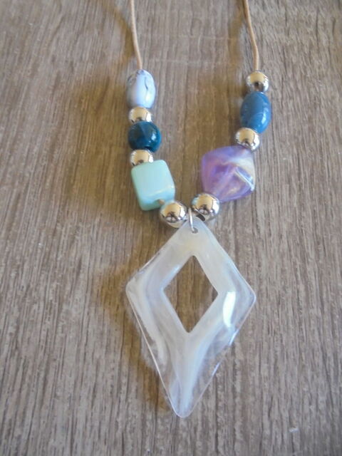 Sautoir (28b) 5 Tours (37)