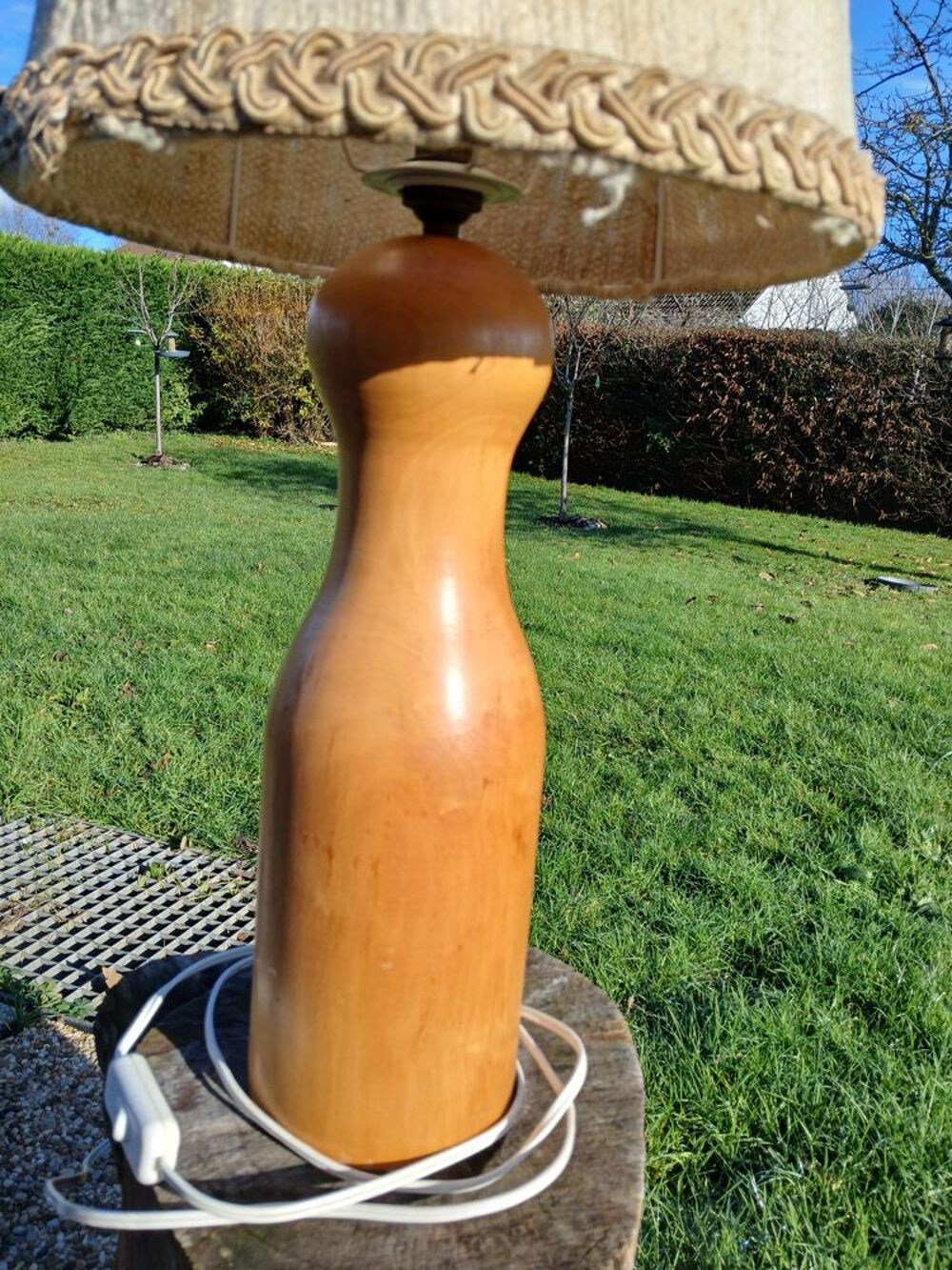 LAMPE SUR PIED FORME QUILLE EN BOIS AVEC ABAT-JOUR Décoration