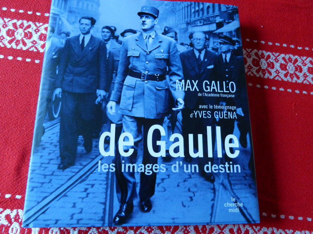 DE GAULLE
LES IMAGES D UN DESTIN
DE MAX GALLO
Livres et BD