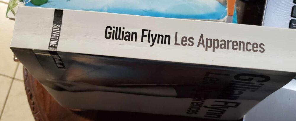 LES APPARENCES de Gillian FLYNN Ed SONATINE Livres et BD