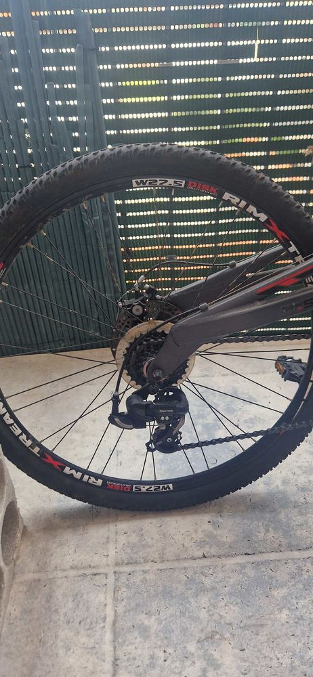 VTT 27 pouces Bien lire le description merci Vélos