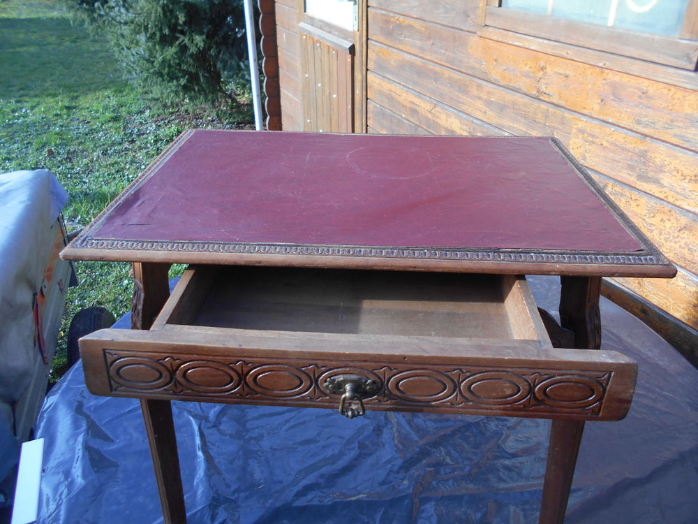 PETITE TABLE bois sculpt&eacute; Meubles
