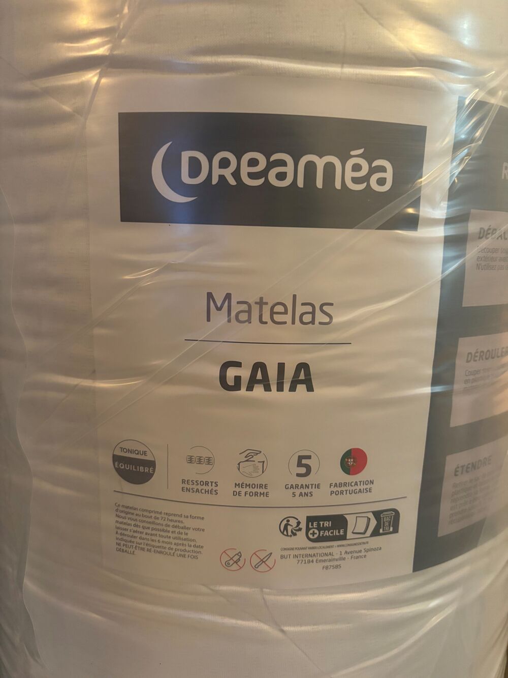Matelas neuf encore enroul&eacute; Meubles