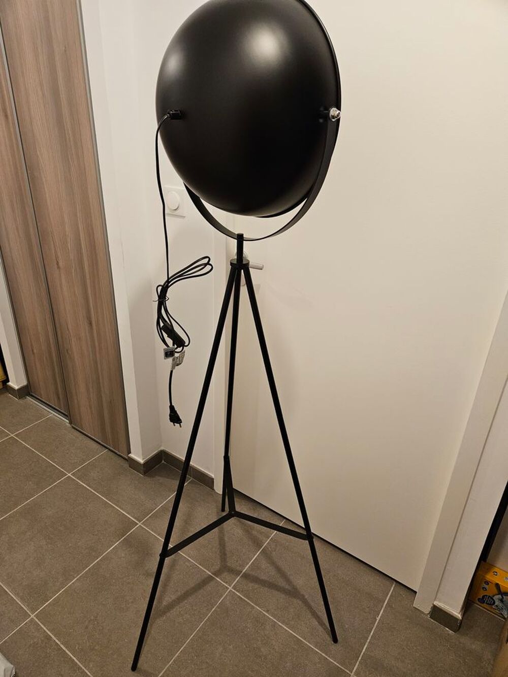 BEAU LAMPADAIRE MODERNE NOIR NEUF. Décoration