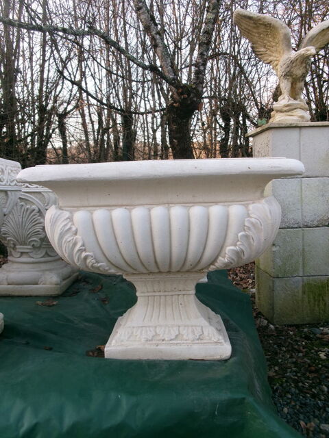 Pot carr� en pierre reconstitu�e 189 Ch�teau-l'�v�que (24)