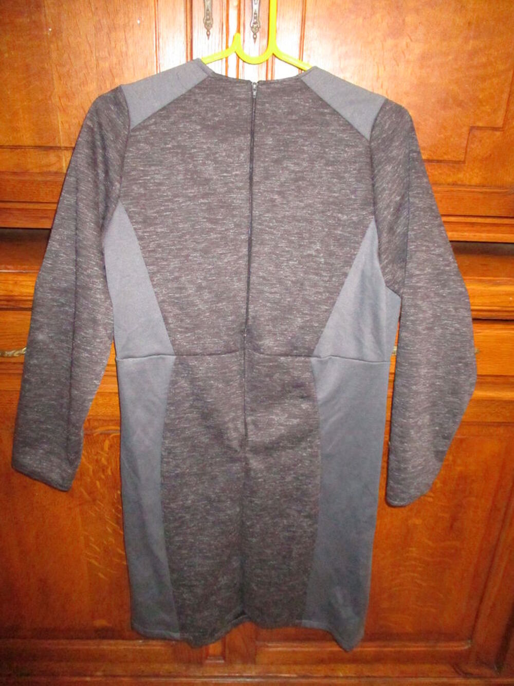 jolie robe grise neuve et robe fuschia et autres articles Vêtements