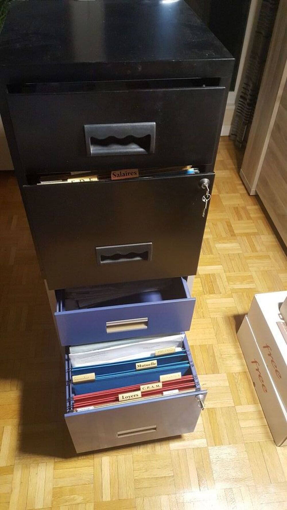 2 caissons de rangement en fer 2 tiroirs (1noir + 1 bleu) Meubles