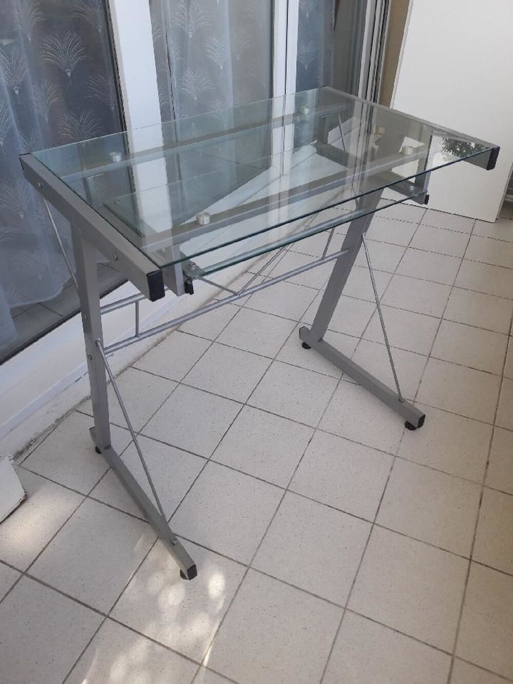 Bureau informatique en verre avec roulettes Meubles