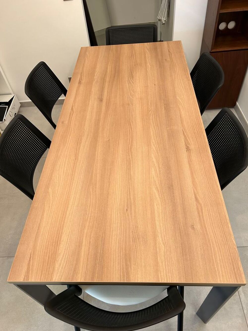 Table de r&eacute;union + 6 chaises Meubles