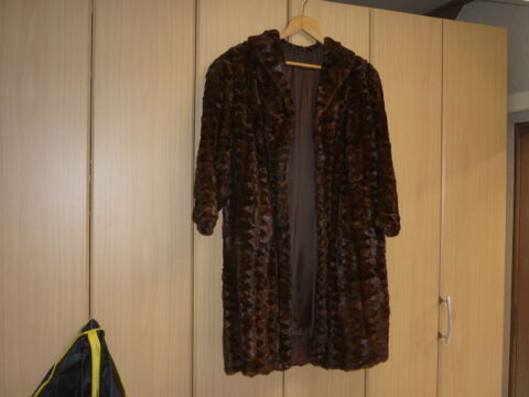 manteau de vison (nuque de vison)  comme neuf!
ht 100 lg 48 120 Marquette-lez-Lille (59)