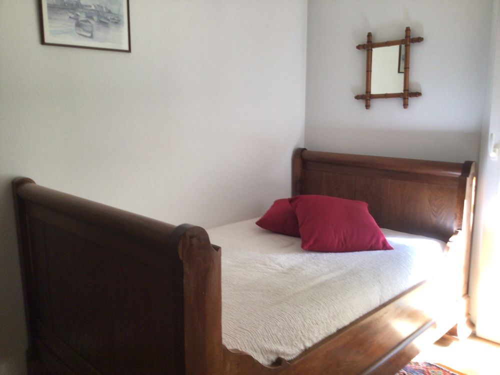 Lit rouleau bon &eacute;tat avec literie sommier matelas Meubles