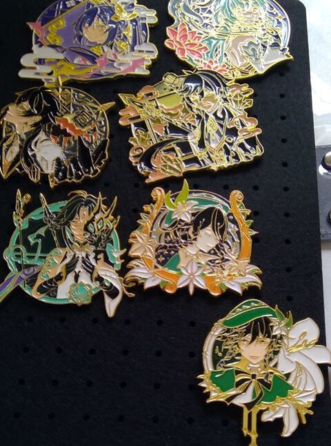 12 Mdailles / pins Genshin Impact
12 Ajoux (07)