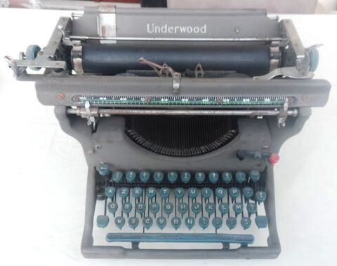 Machine � �crire UNDERWOOD N�de s�rie 3650376 - I2 AN 30/40
125 Castries (34)