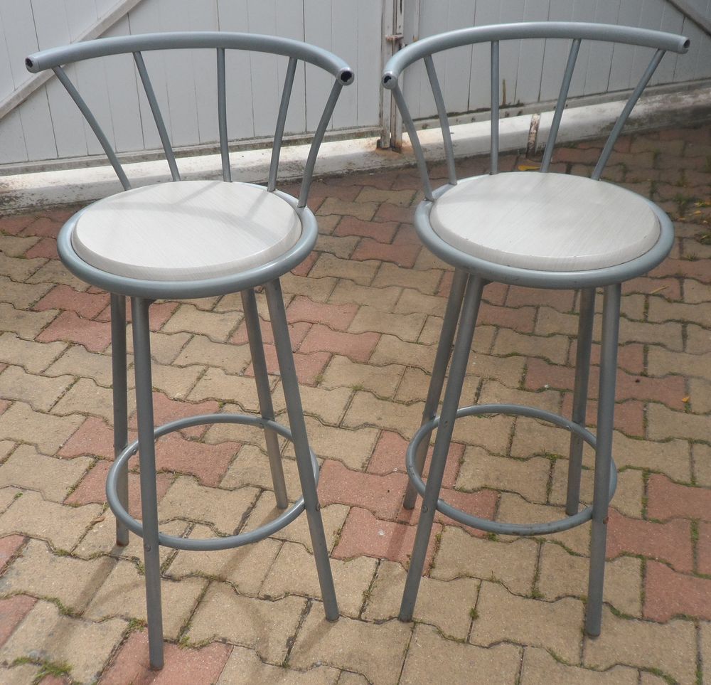 2 Chaises hautes m&eacute;tal assise en bois tournant sur roulement Cuisine