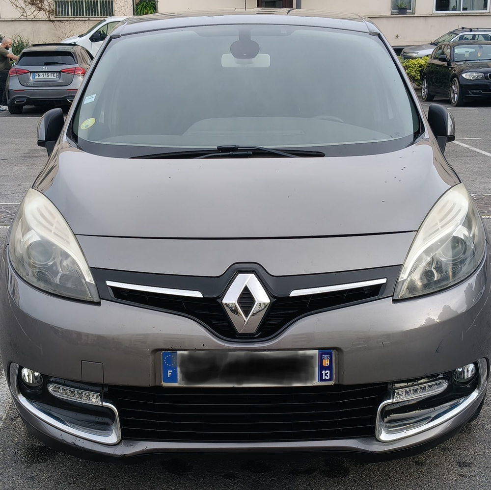 Grand Sc&eacute;nic III Grand Sc&eacute;nic dCi 110 Energy FAP eco2 Business 7 pl 2015 occasion 13127 Vitrolles