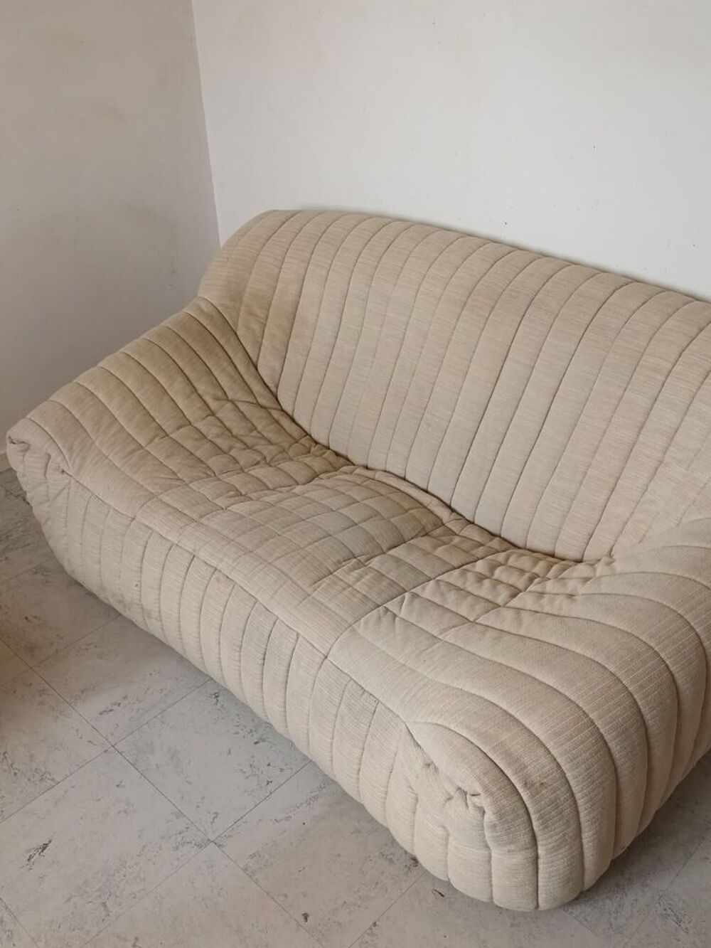 Ensemble salon canap&eacute; 2 place et 1 pouf Meubles