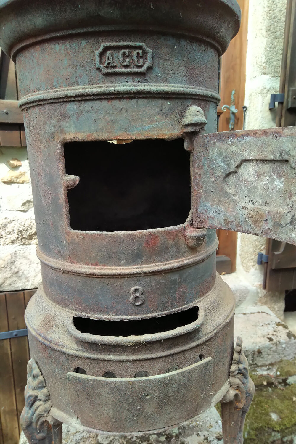 POELE EN FONTE ANCIEN Décoration