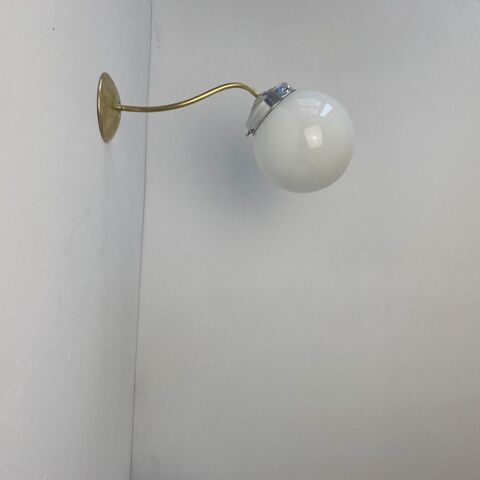 ANCIENNE APPLIQUE EN OPALINE VINTAGE
60 Lille (59)