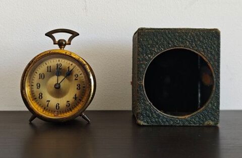 Pendulette en m�tal dor� et cuivre ? Diam�tre 55 mm 50 Metz (57)