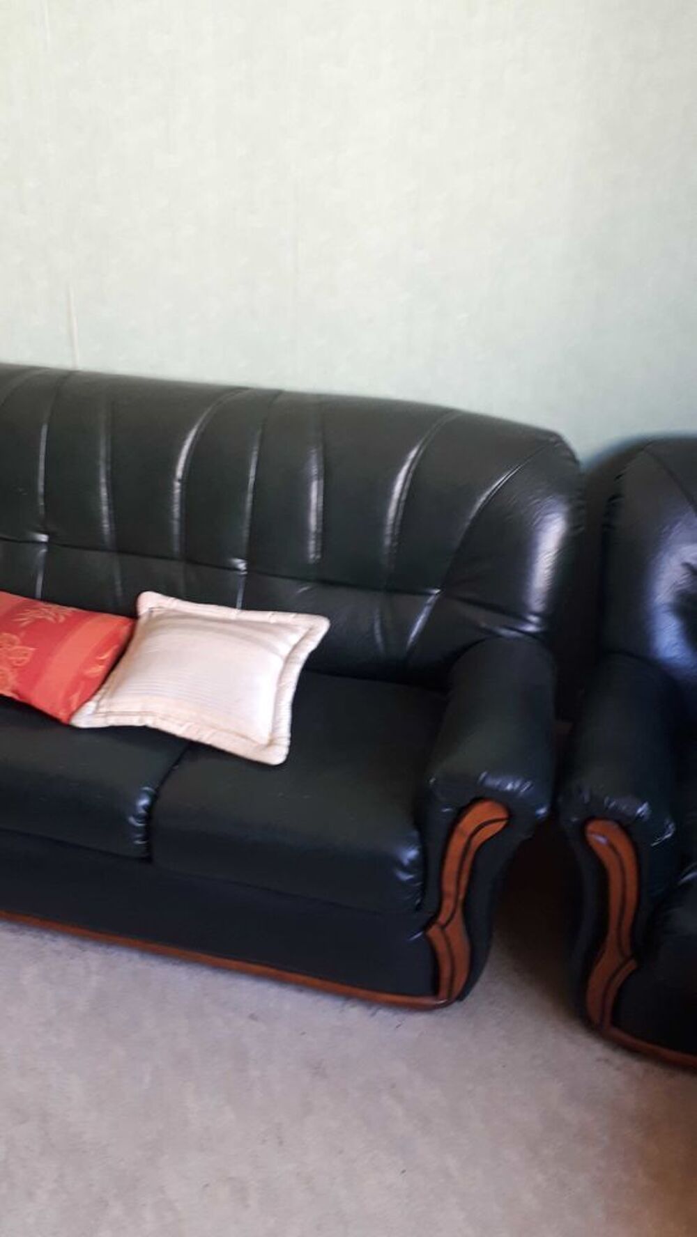 meuble de chambre, buffet salle &agrave; manger, canap&eacute; + 2 fauteuil, table, chaise + plein d autre chose Meubles