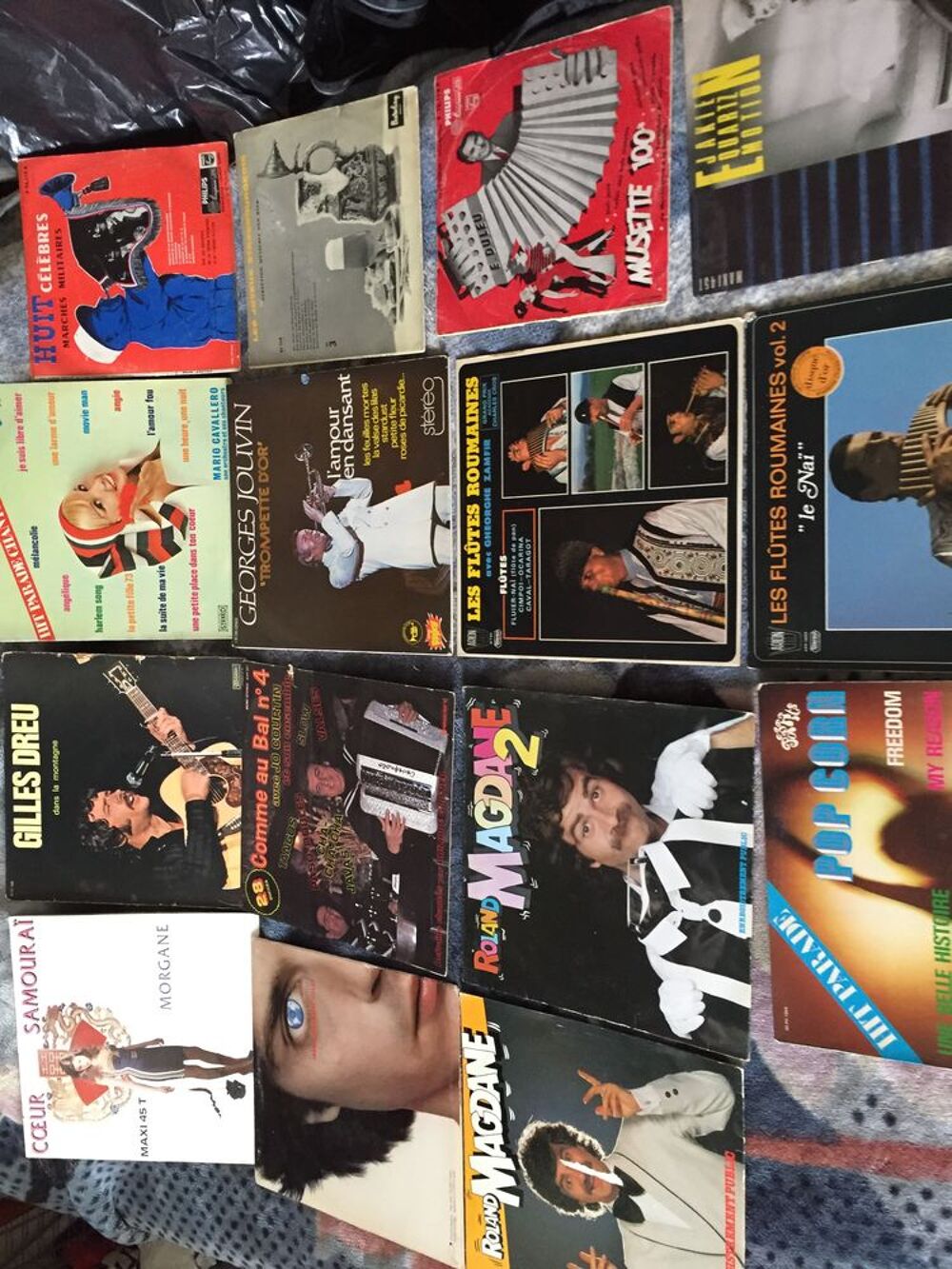 lot de vinyles 33 tours vari&eacute;s CD et vinyles