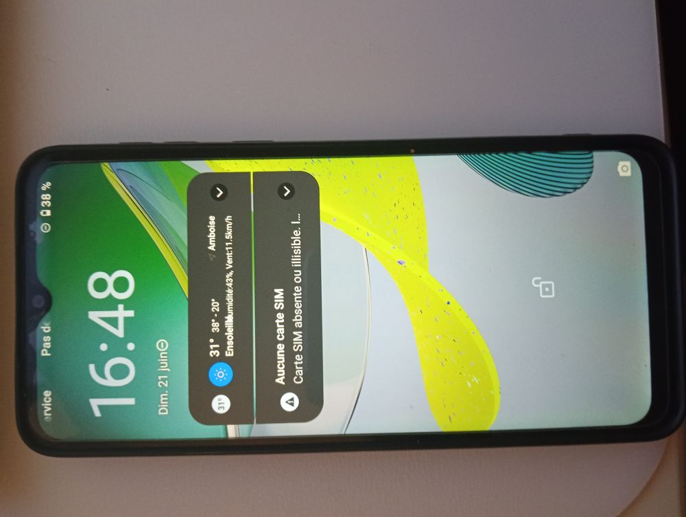 Motorola Moto E13 avec 128 Go de stockage.
- Téléphones et tablettes