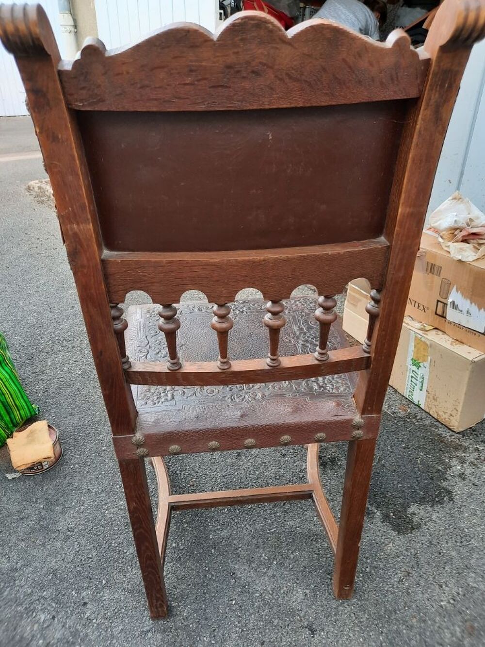 6 chaises bois et cuir style Henri II Meubles