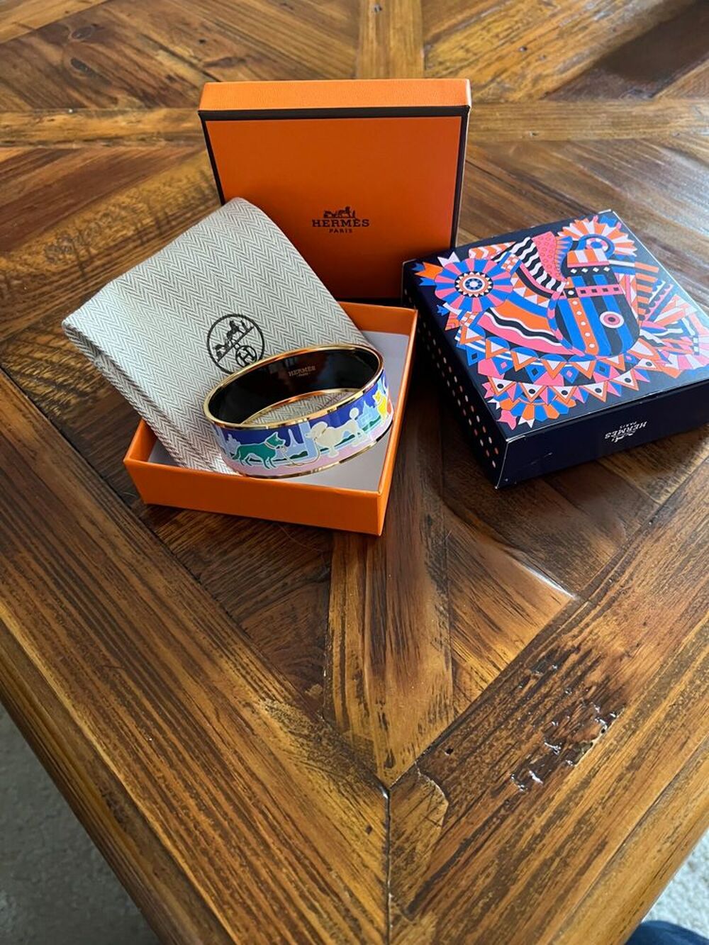 Bracelet de marque, certifi&eacute;. Bijoux et montres