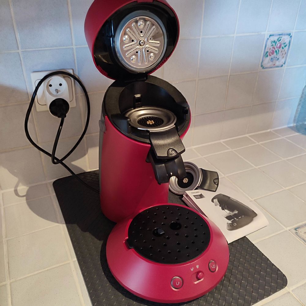 Cafeti&egrave;re Senseo original plus Philips neuve rouge Electrom�nager