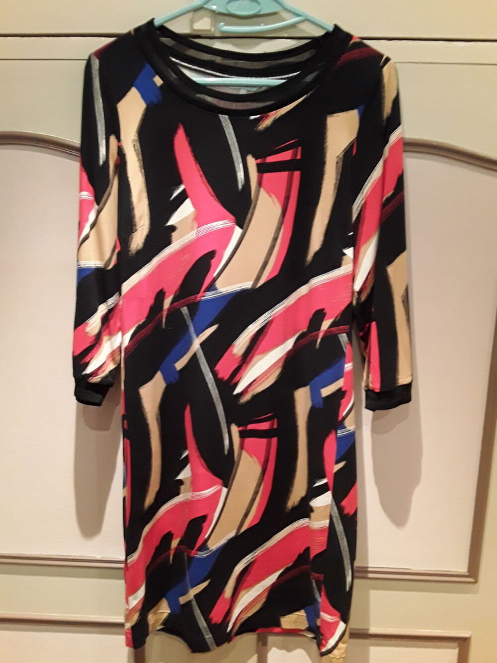 Robe sandwich neuve Vêtements