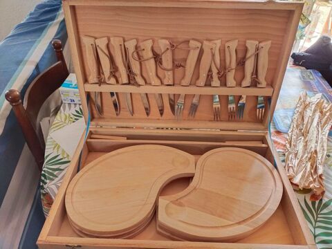 malette en bois de 6 couverts pour grillade . 50 Dolus-d'Oléron (17)