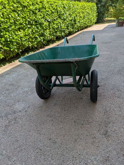 Brouette 2 roues pleines 75 Fenouillet (31)