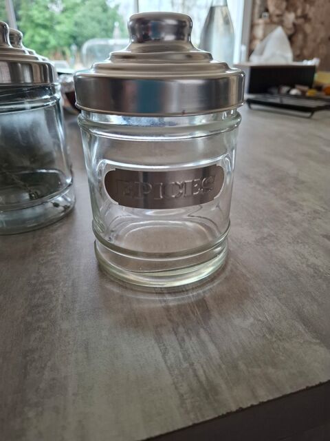 Lot de 8 Bocaux en verre �pices avec couvercle m�tal Saint-Loup-Lamair� (79)