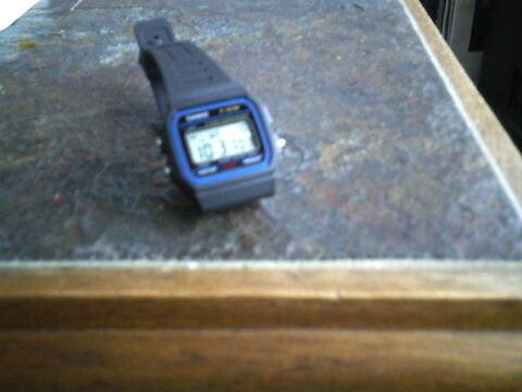 une  montre  CASIO  MULTI FONCTIONS Tavant (37)