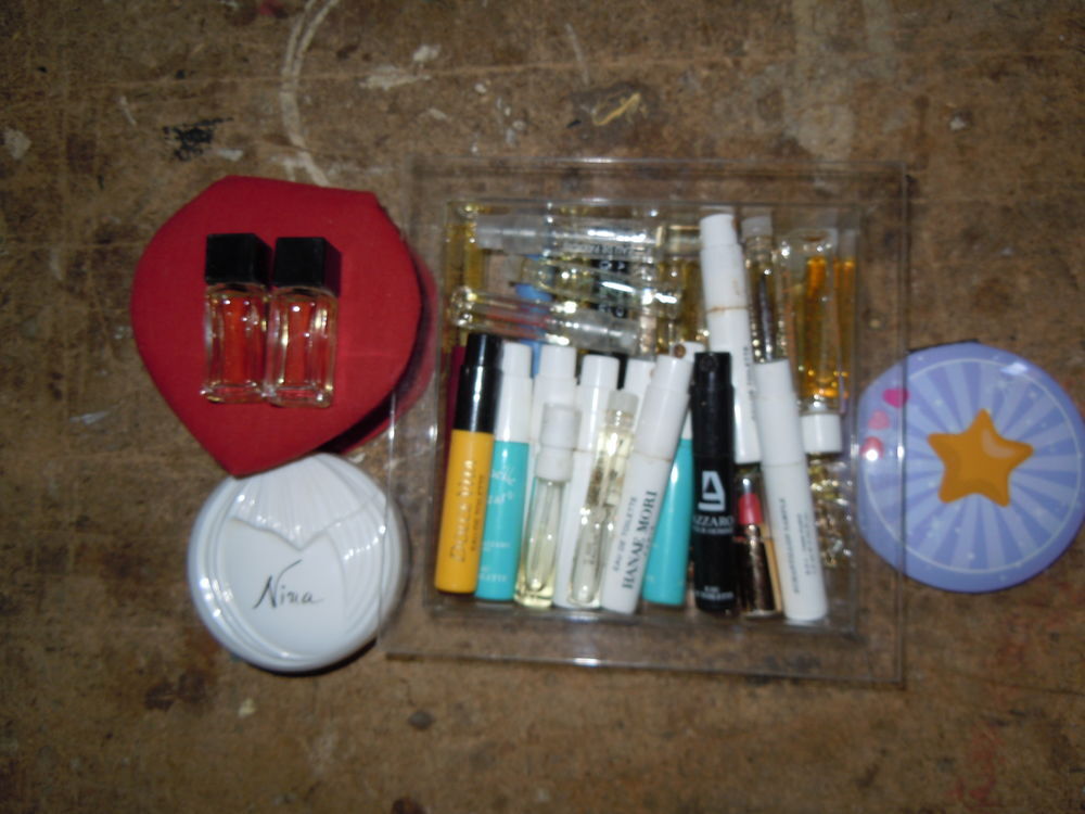 MINIATURES DE PARFUM . 