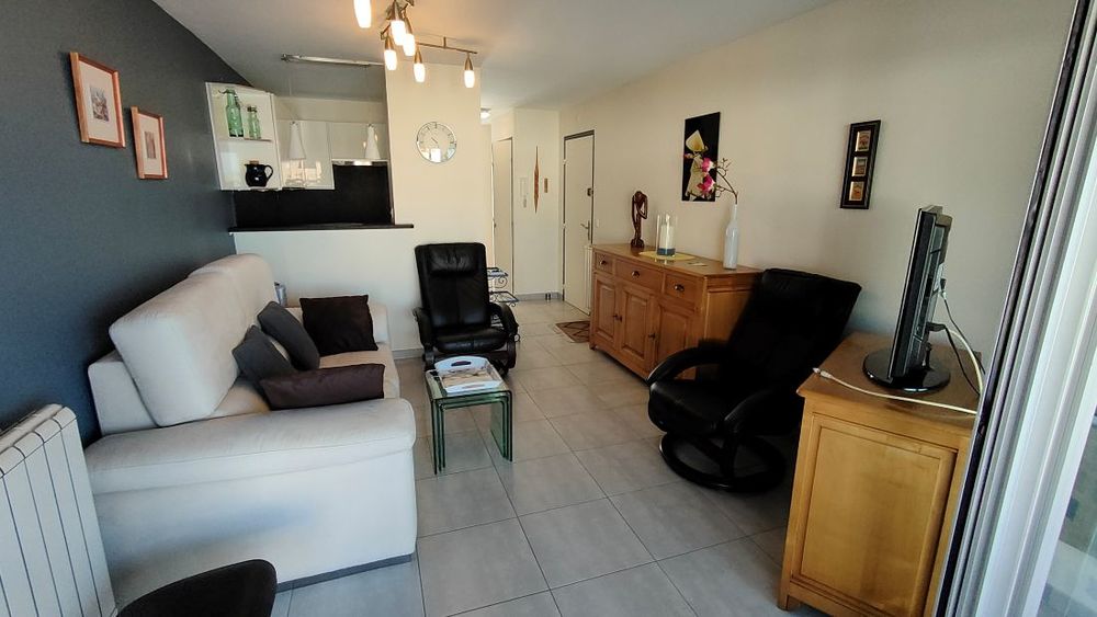 Vente Appartement LE CAP D'AGDE: Situé sur la pointe de l'AVANT PORT: très beau 3 pièces traversant rénové avec goût et situé face aux bateaux. Le cap d agde