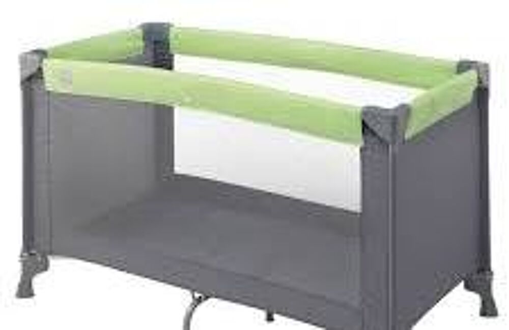 Lit Parapluie + divers affaires b&eacute;b&eacute; Pu�riculture