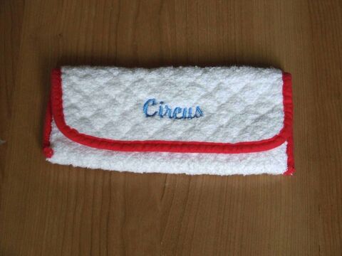 Petite pochette blanche, TBE 1 Bagnolet (93)