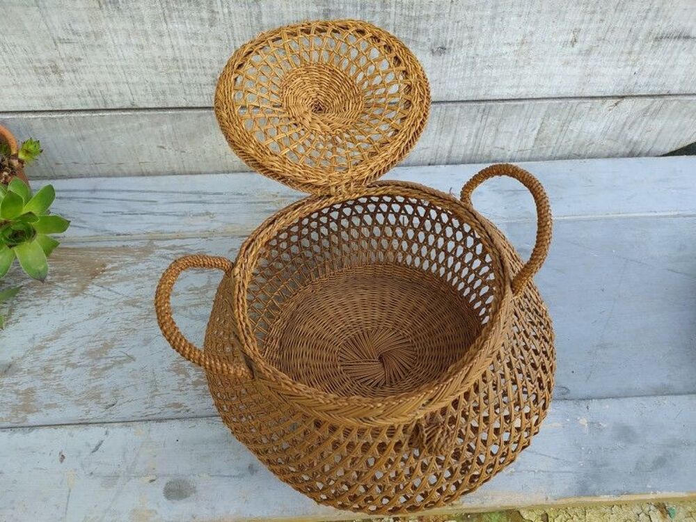Ancien Panier Rond Osier ou Rotin Tress&eacute; 