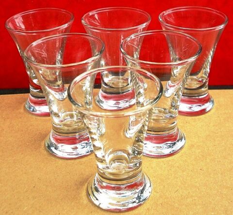 Service de 6 petits verres 3 Monnetier-Mornex (74)