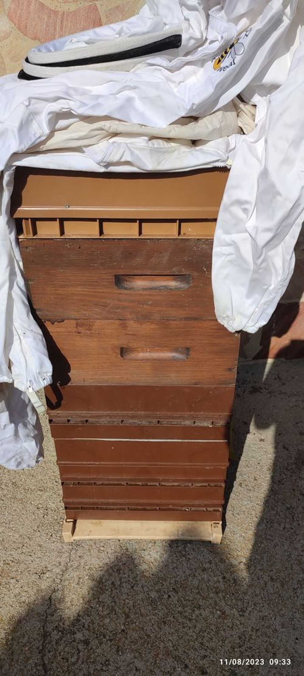 Ensemble de ruches dont une tbh horizontale en bois de c&egrave;dre Jardin