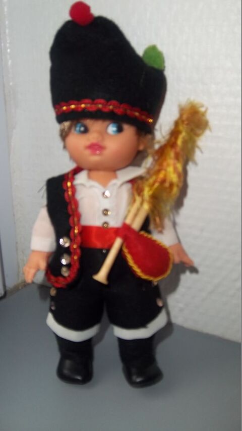 Poup�e folklorique ann�e 1970 5 Colombier-Fontaine (25)
