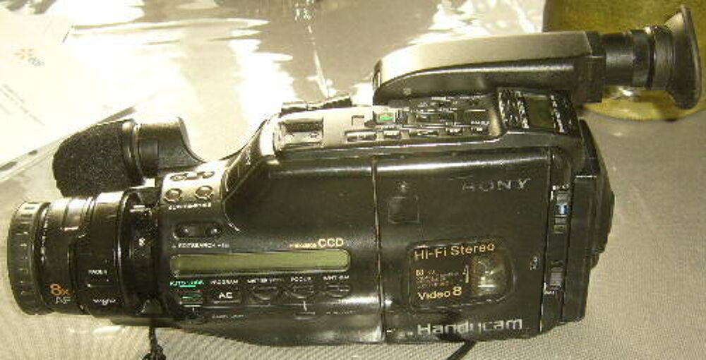 2 camescopes 8mm SONY CCD-F550 et TR333E &agrave; r&eacute;parer ou pi&eacute;ces Photos/Video/TV