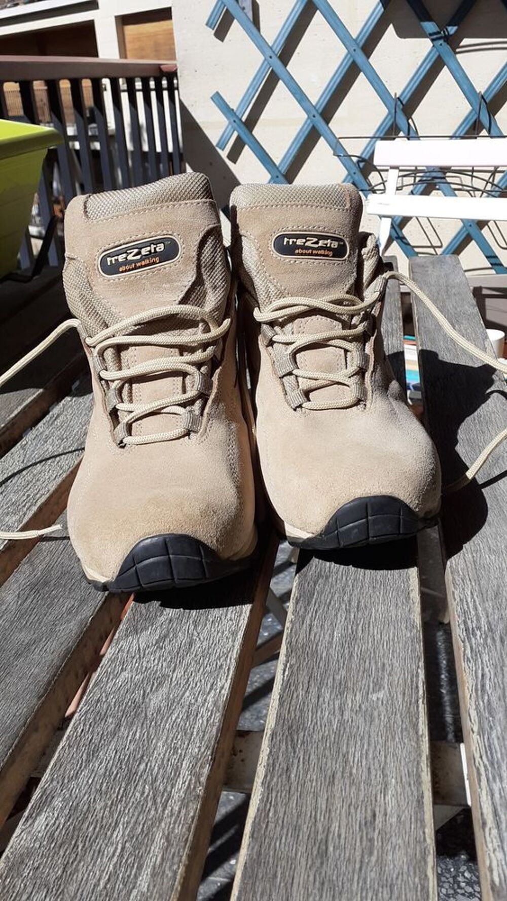 Chaussures de randonn&eacute;e beige en tr&egrave;s bon &eacute;tat Chaussures