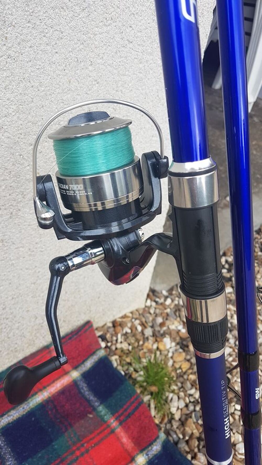 2 cannes de surf "SYMBIOS 420" av moulinets surf "Caperlan 7 Sports