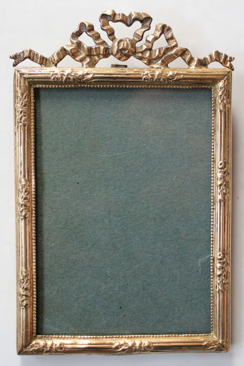 Cadre laiton repouss� � poser style Louis XVI 50 Issy-les-Moulineaux (92)