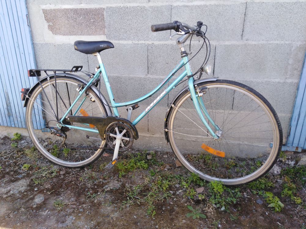 v&eacute;lo femme VTC motob&eacute;cane Vélos