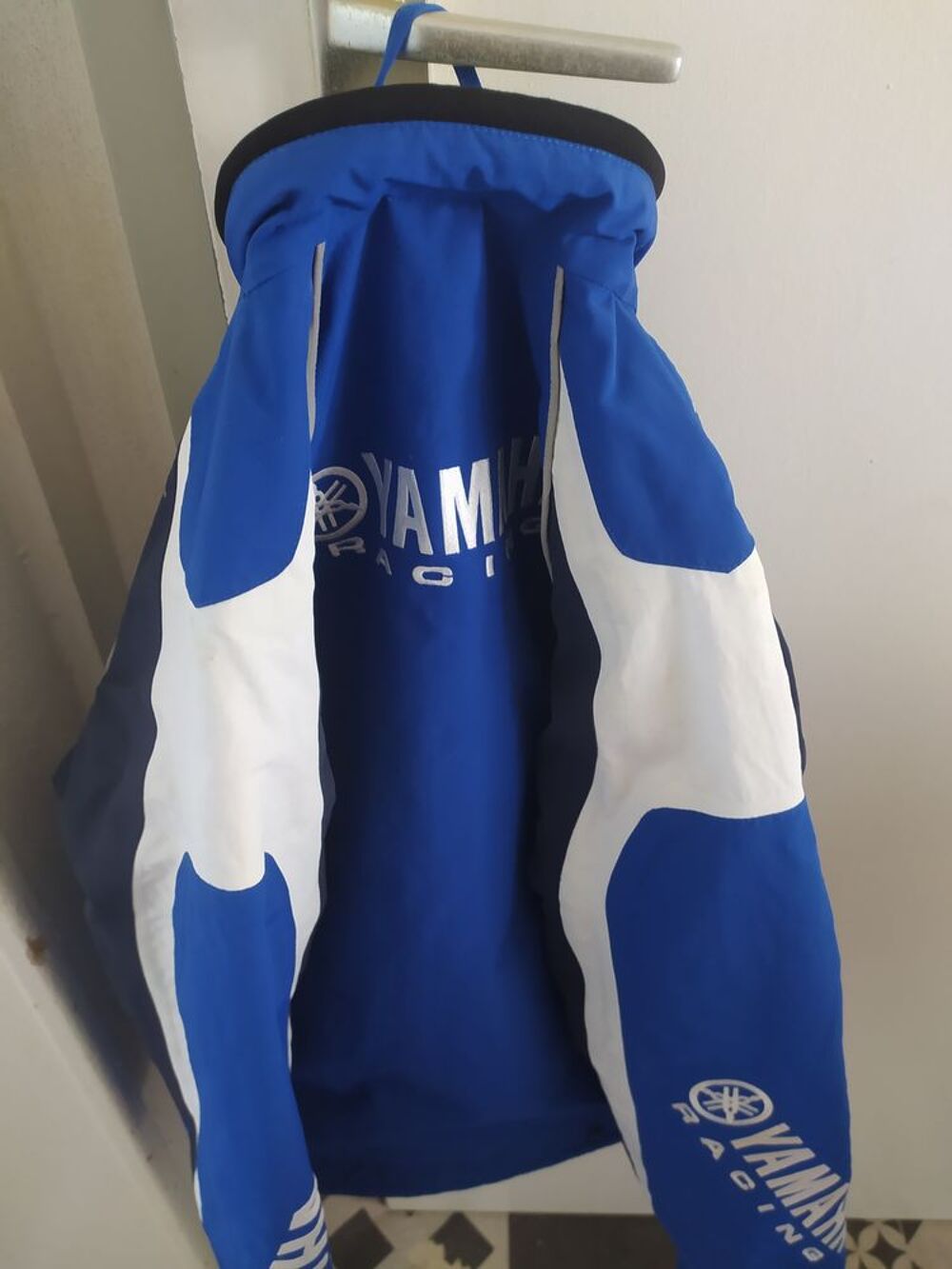 Blouson moto t 14 ans mais taille petit bon &eacute;tat pas d envoi Vêtements enfants