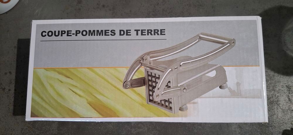  Coupe pommes de terre neuf avec emballage Electroménager