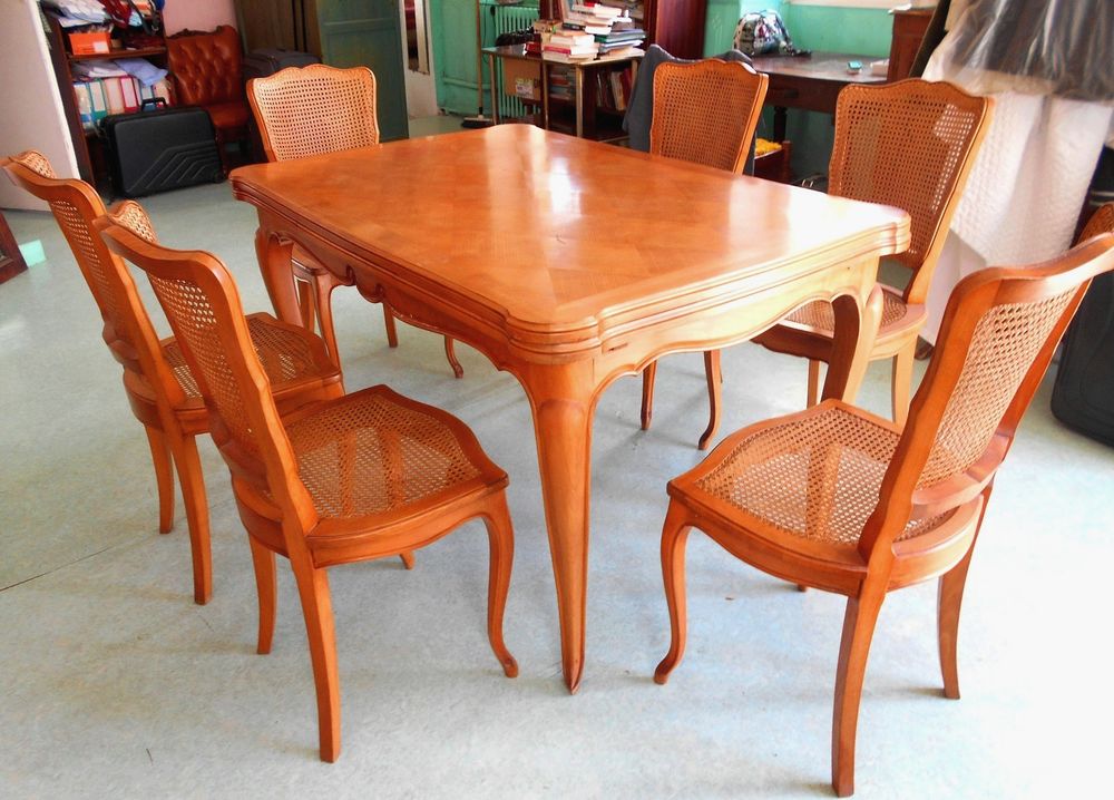 Table en bois (merisier) + 6 chaises cann&eacute;es Meubles